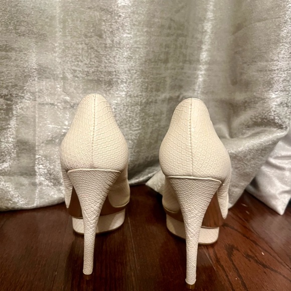 GUC ENZO ANGIOLINI Cream Peep Toe Textured Platform Pumps, SZ 6.5 M - Picture 7 of 9